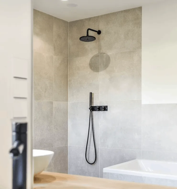 Modern shower and washbasin fixtures for point-of-use water recovery