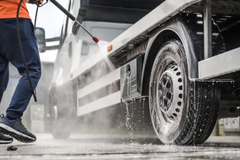 Heavy vehicle washing